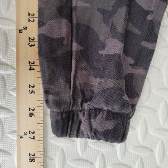 Athleta Camo Jogger Pants "Farallon" Size 4 Midrise Dark Gray Olive Green Crop - Picture 12 of 12
